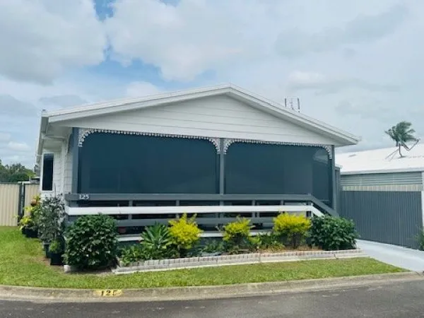 LOVELY STREET APPEAL